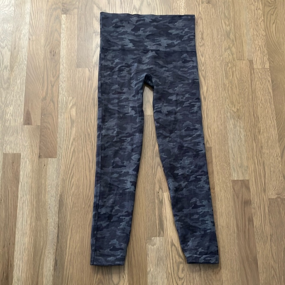 Spanx Women’s Gray Camouflage Nylon High Waisted Stretchy Full Length Leggings